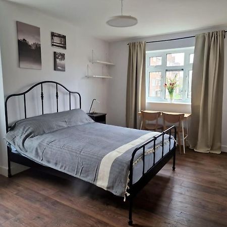 Ozan'S Flat Double Bedroom-1, Sharing Kitchen And Bath Londen Buitenkant foto