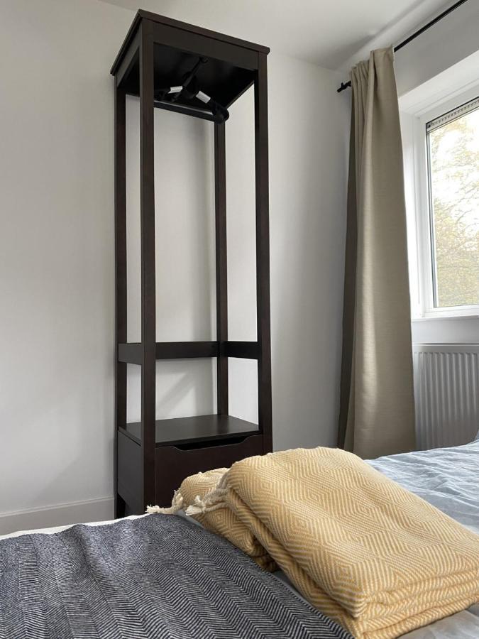 Ozan'S Flat Double Bedroom-1, Sharing Kitchen And Bath Londen Buitenkant foto